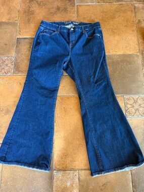 Torrid Perfect Super Flare “Vintage Stretch” Jeans size 18 R